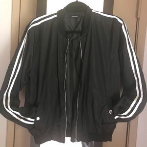 Black Sporty Cropped Windbreaker Jacket